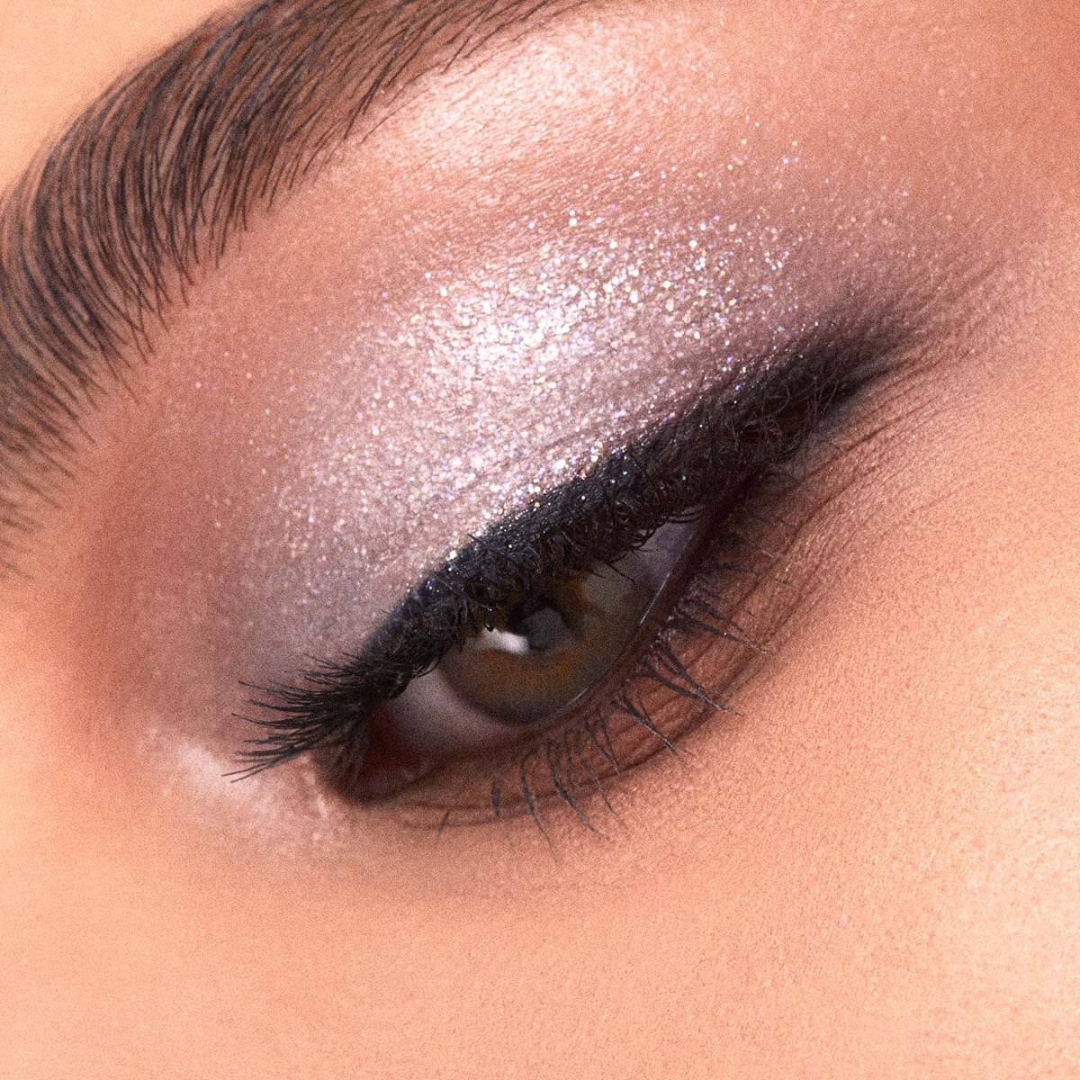 GLITTER & GLOW LIQUID EYE SHADOW (SOMBRA DE OJOS LÍQUIDA)